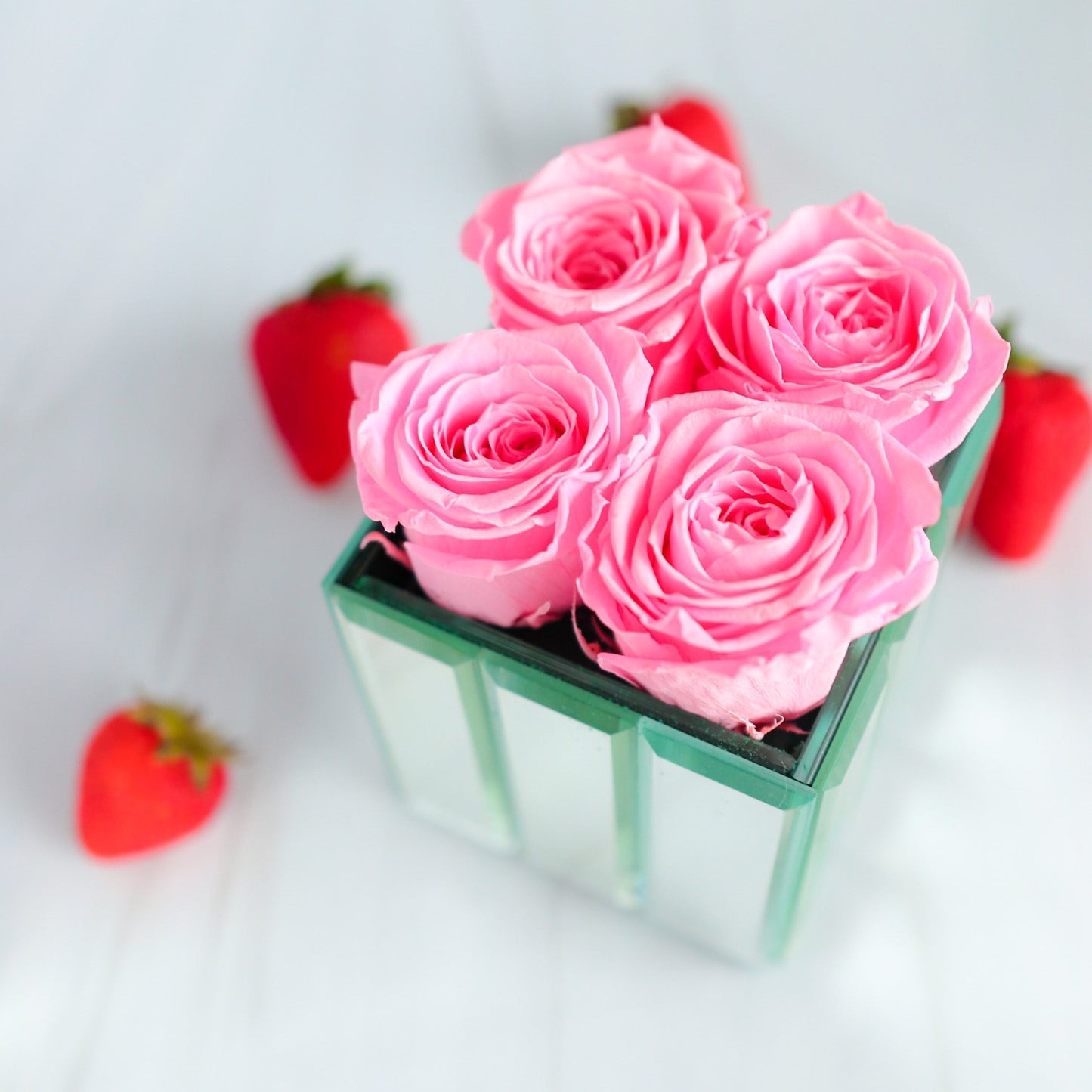 Petite Gatsby Mirrored Rose Centerpiece