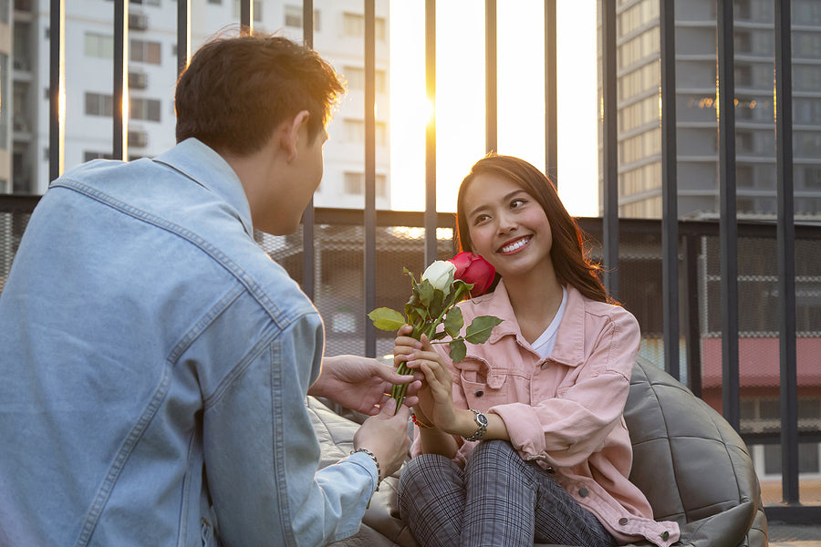 how to win a girl over on a first date